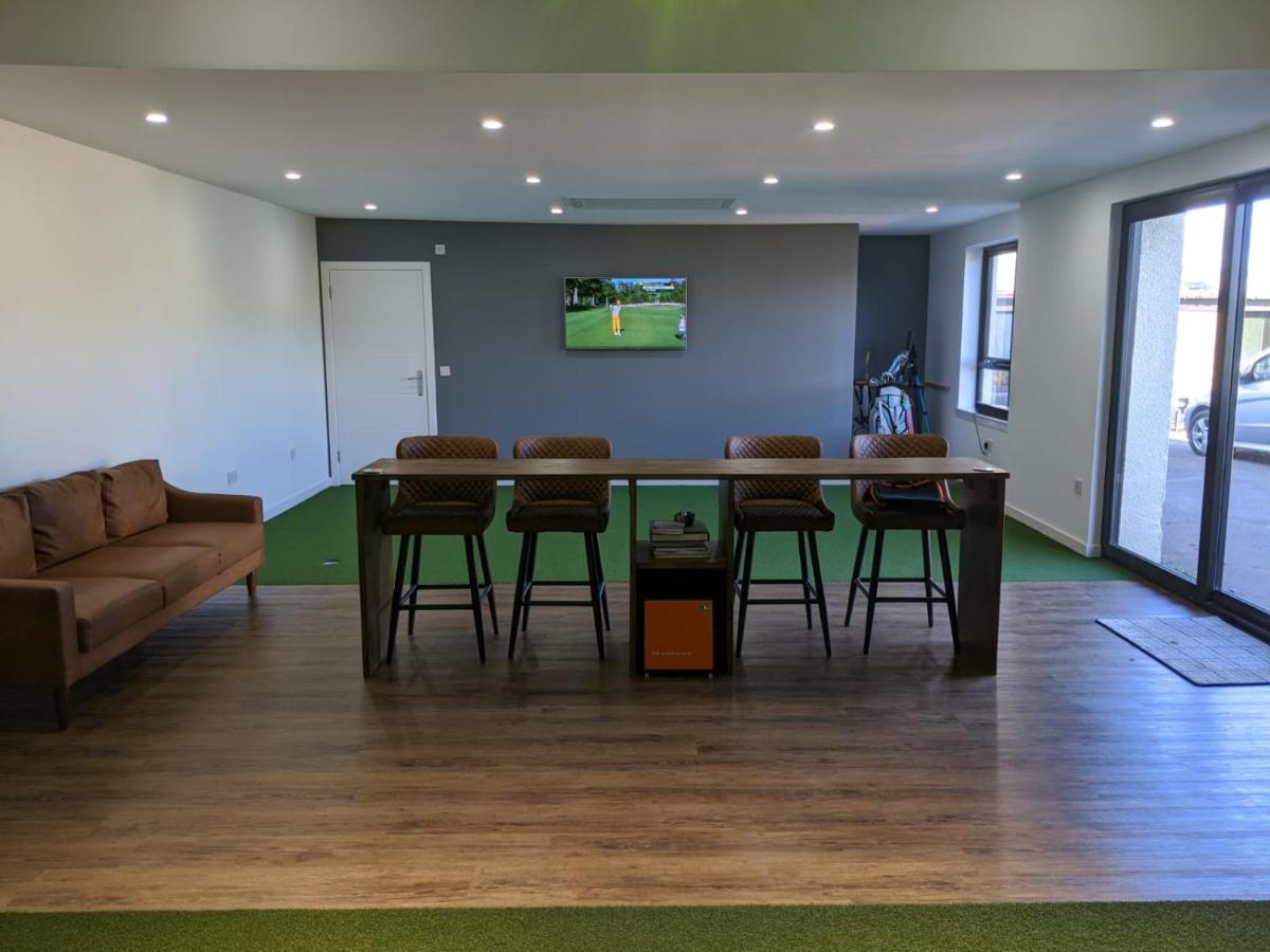 Golfers Dream Guest Suite With Onsite Golf Studio Available For Booking By Guests Strathkinness ภายนอก รูปภาพ